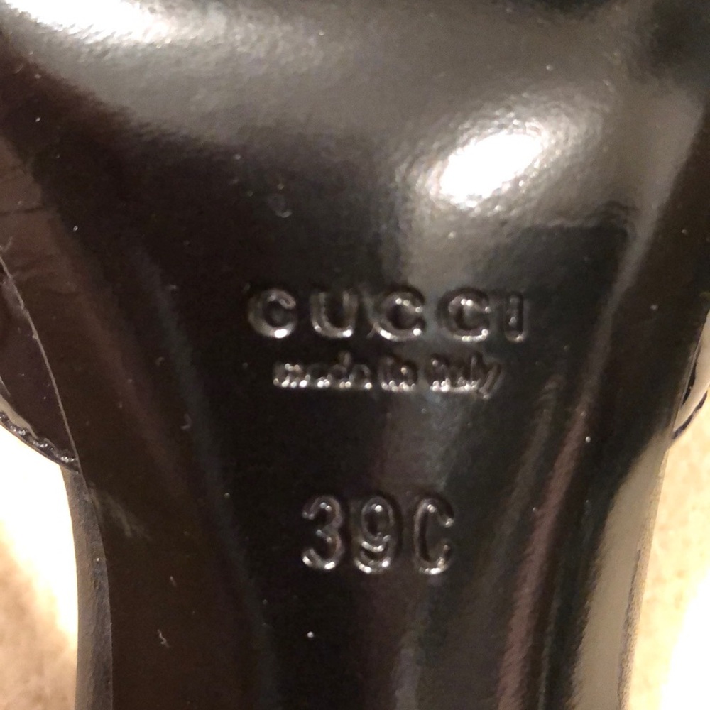 GUCCI Black Guccissima patent peeptoe mules - Picture 5 of 7